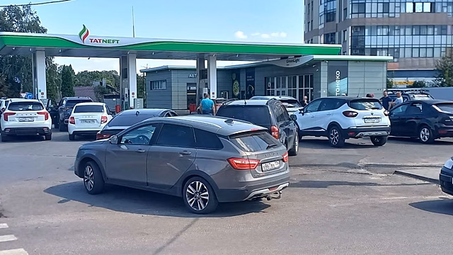 Неделя вновь завершилась дефицитом бензина и очередями на заправках Воронежа
