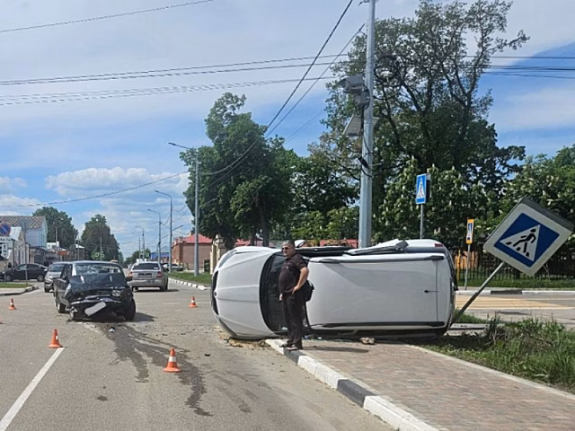 В Лебедяни перевернулась Skoda