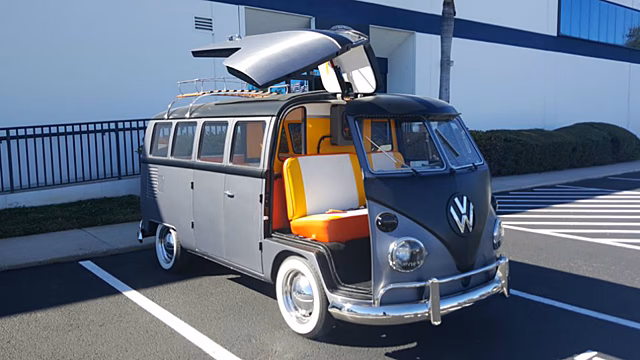 Минивэн VW в стиле «Назад в будущее» оценили в $150 тысяч