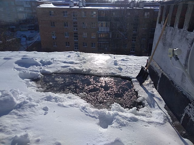 ДУК Нижегородского района назначил экспертизу протекающей крыши на Добролюбова