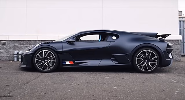 Видео распаковки Bugatti Divo в матовом синем цвете появились в Сети