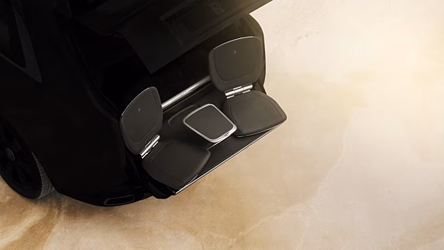 Rolls-Royce Cullinan получит выдвигающиеся кресла
