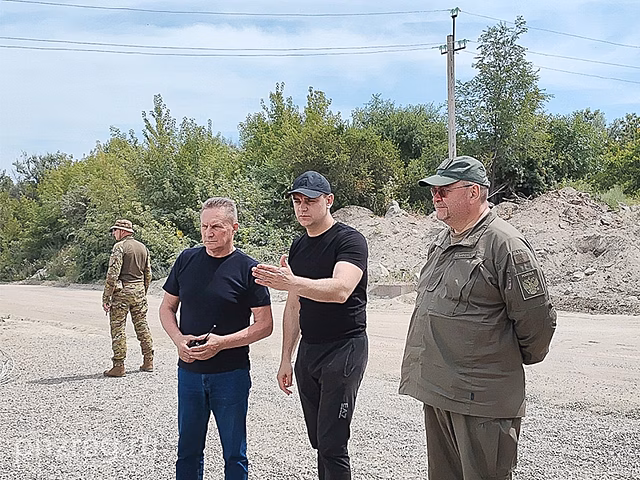 Мельниченко оценил ход работ по восстановлению дорожного покрытия пензенскими специалистами в ДНР