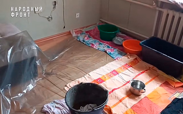 Жильцов дома на Лепсе, 9 заливает из-за затянувшегося капремонта крыши