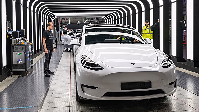 Tesla отзывает почти 400 тысяч автомобилей