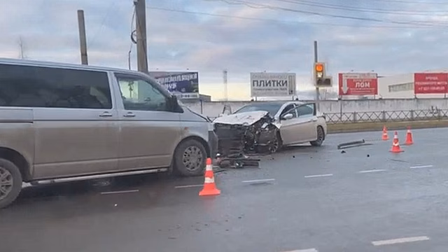 Два автомобиля утром столкнулись на Окружном шоссе