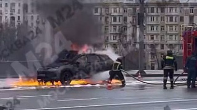 Автомобиль каршеринга загорелся на Новом Арбате