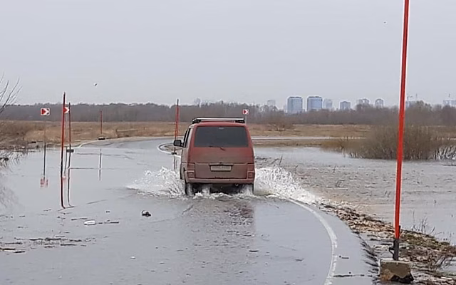 Под Рязань залило водой объездную дорогу у села Шумашь