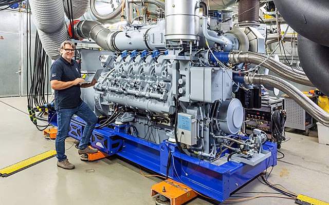 В России появилось моторое масло, которые одобрили в Rolls-Royce