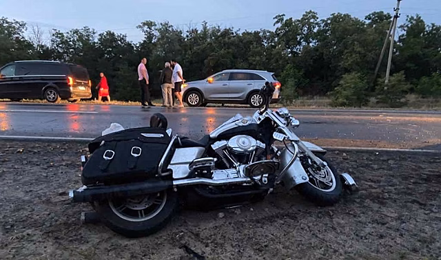 Пара из Волгограда разбилась на мотоцикле Harley-Davidson, возвращаясь с моря