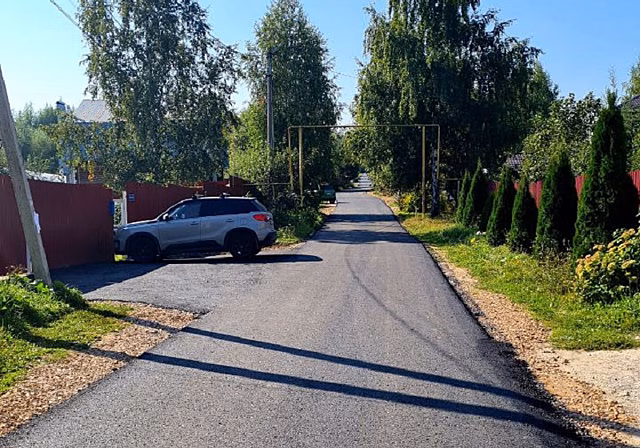 Твердое покрытие уложили на грунтовую дорогу в Новинках
