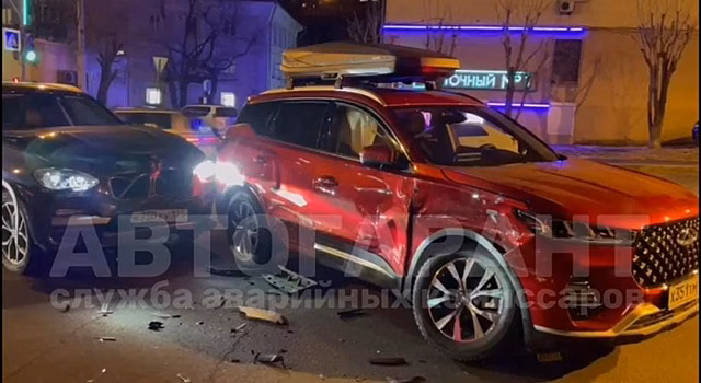 «Машины в хлам». Во Владивостоке ночью произошло серьезное ДТП