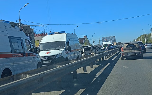 В Рязани 3 «скорых» приехали на место ДТП на Московском