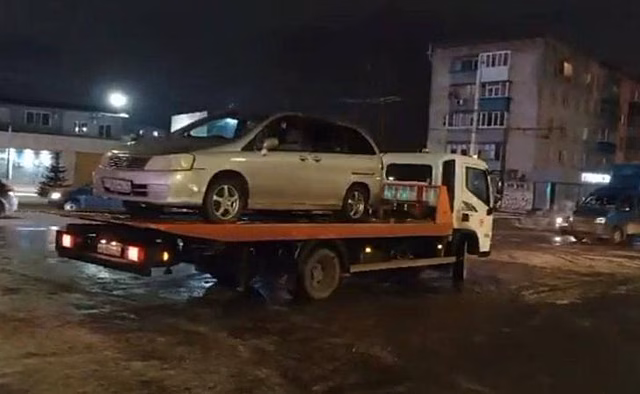 В Курске полиция отправила минивен «Ниссан Либерти» на штрафстоянку