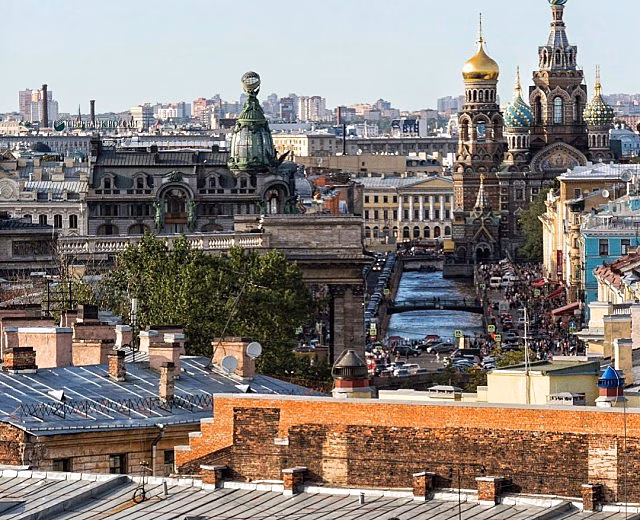 Чердаки жилых домов в центре Петербурга оснастят сигнализацией до октября