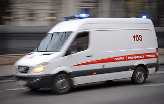 В Новосибирске при наезде автомобиля на остановку пострадали шесть человек