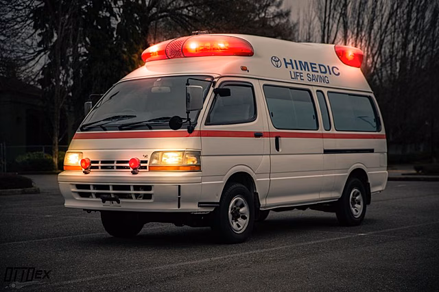 На продажу выставили редкий медицинский вэн Toyota Hiace с V8 за 2,7 миллиона рублей