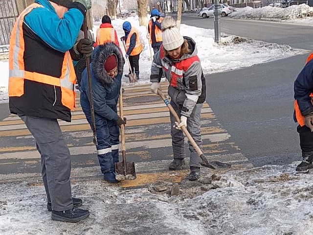 За прошедшие выходные с улиц Оренбурга вывезли более 18 тысяч кубометров снега