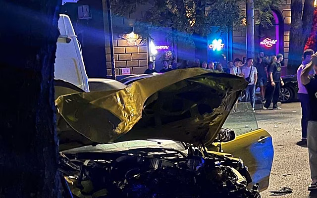 В центре Краснодара произошла большая авария с золотой BMW
