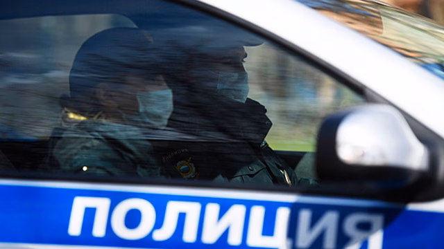 Мужчина ранил подростка, выстрелив в него на лестничной площадке в Москве
