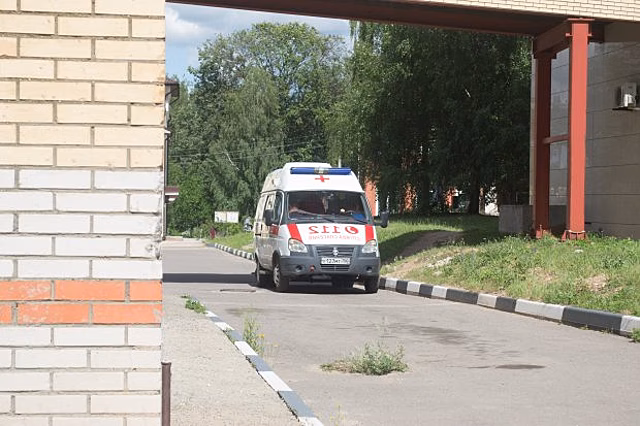 Можайские врачи спасли мужчину, попавшего под электропоезд