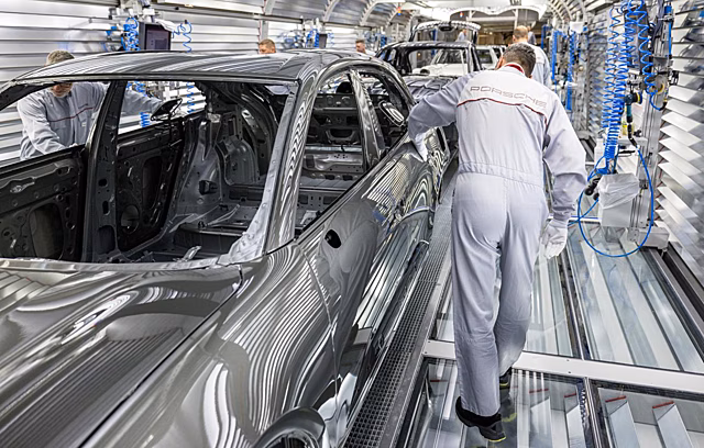 Porsche может сократить вдвое больше работников, чем планировалось
