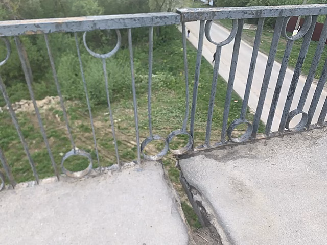 В Калуге на путепроводе обнаружены опасные разрушения