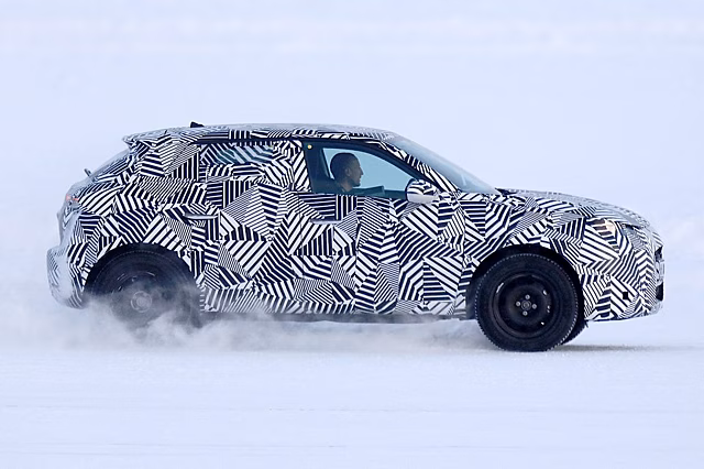 DS3 Crossback — первые фото французского премиум-компакта для России
