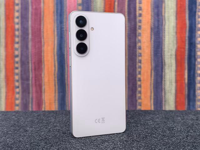Samsung Galaxy S26+: флагман в роли "рабочей лошадки"