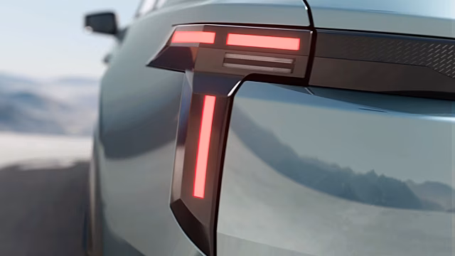 Dacia Striker: показаны первые тизеры кросс-универсала