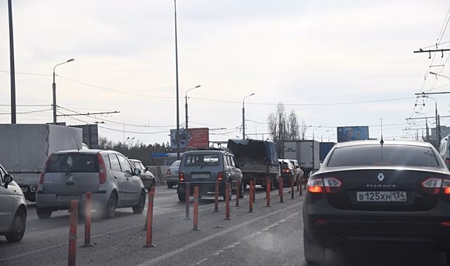 В среду утром под Волгоградом образовались многокилометровые пробки