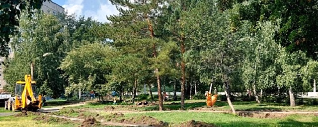 В Индустриальном районе Барнаула начались работы по благоустройству зеленого уголка