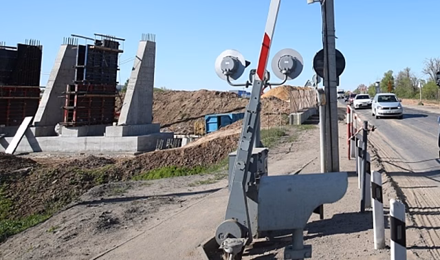 В Кировском районе Волгограда на 3 дня закроют железнодорожный переезд