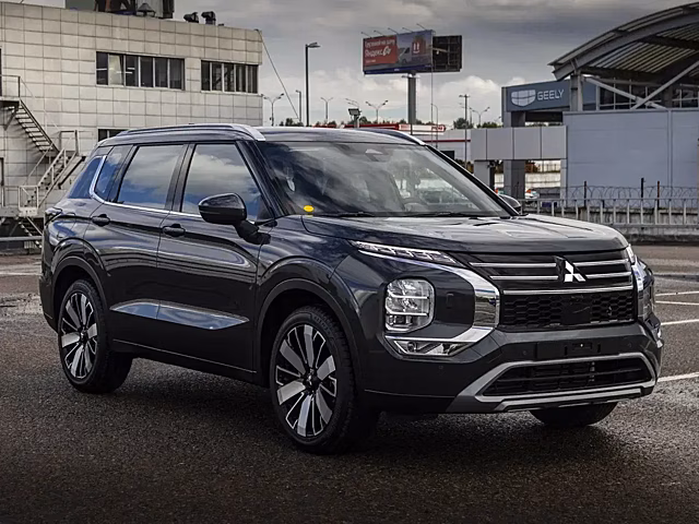 В Россию привезли единственный Mitsubishi Outlander IV и продают за 7 млн рублей