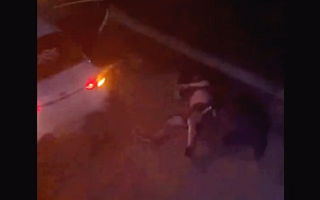 Видео: В Рязани таксист выволок пассажира из машины