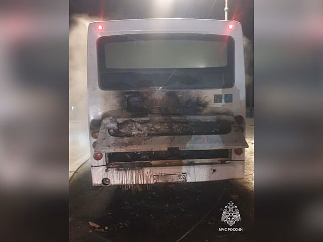 В Башкирии автобус с пассажирами загорелся во время движения
