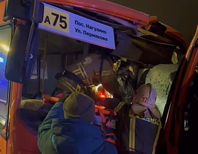 Четверо пострадавших в ДТП с автобусами на Автозаводе остаются в больницах