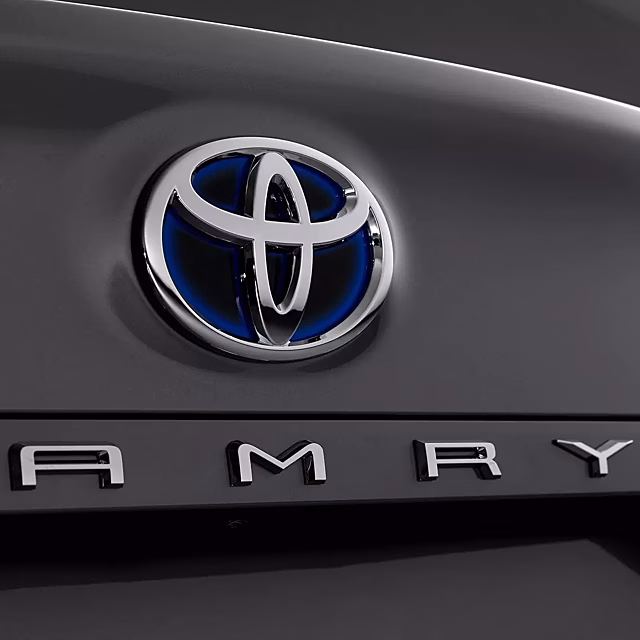 Компания Toyota выпустит обновленную версию Camry