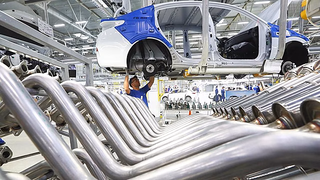 Завод Hyundai в России переходит на работу в две смены
