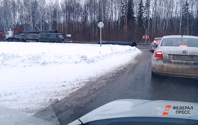 В Югре после смертельного ДТП перекрыли дорогу
