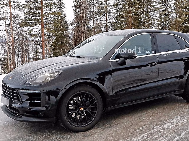 Обновленный Porsche Macan проходит зимние тесты