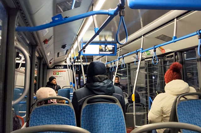 В Перми машина сбила ребенка, выпавшего из автобуса