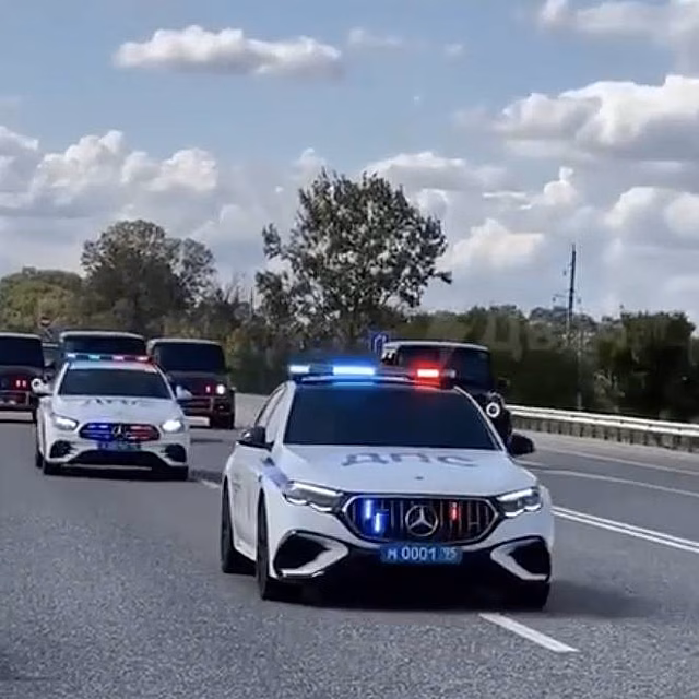 Кортеж из полусотни люксовых авто во главе с джипом с инициалами Кадырова сняли на видео