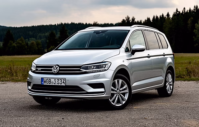 В России можно купить новый Volkswagen Touran от 3,3 млн рублей