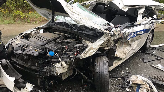 На Кумысной поляне полицейский протаранил междугородный автобус. Четверо пострадавших