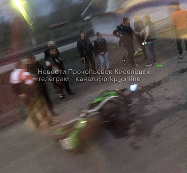 Мотосезон открыт: байкер попал в больницу после жесткого ДТП в Кузбассе
