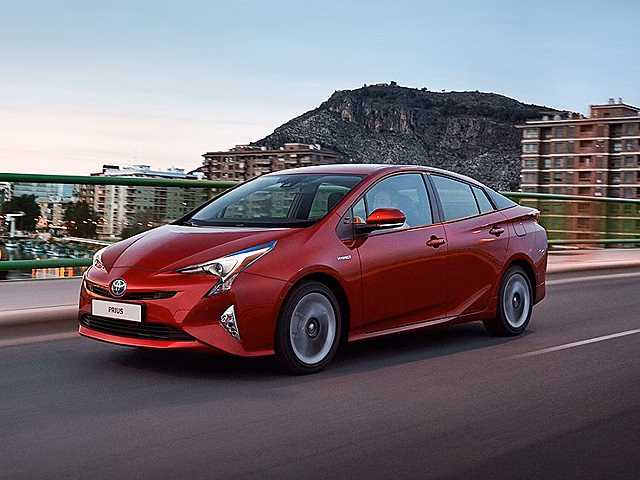 Гибридные авто Toyota набирают популярность по всему миру