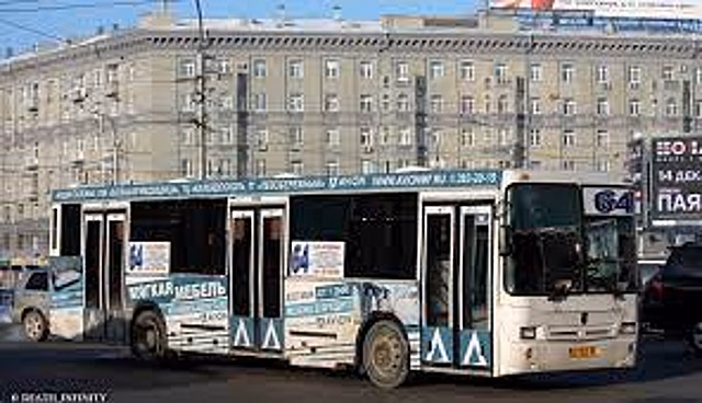 В Новосибирске из-за долга перевозчика приставы арестовали два его автобуса