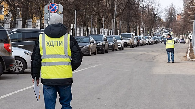 В Кирове начали считать трещины на новом асфальте