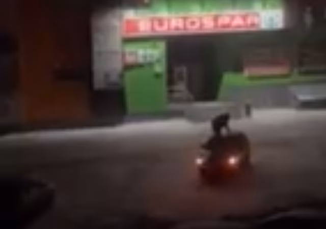 Пьяный саровчанин напал на припаркованный автомобиль